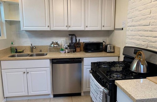 East Manhattan Beach Apartment | MB Gem 1 - 1.3Miles To Beach, Close To LAX & Park