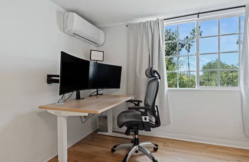 Mount Helix Cottage | Mediterranean-inspired 1BR Guesthouse - Full Kitchen, Workspace & Garden
