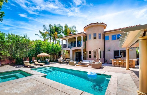 Tarzana Villa | *Mediterranean Tarzana Villa perfect for Families*