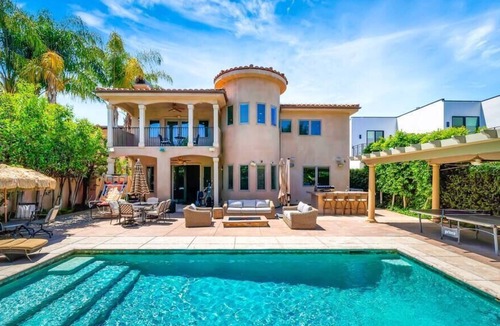 Tarzana Villa | *Mediterranean Tarzana Villa perfect for Families*