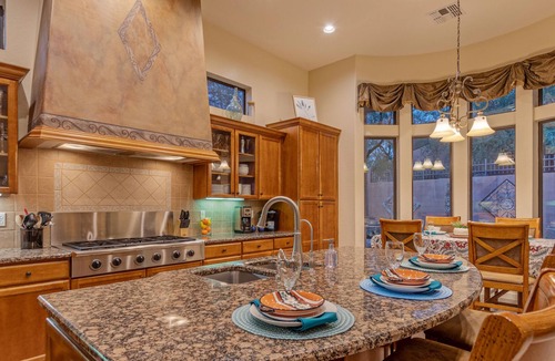 Las Sendas House | Mesa: TVs & King Beds All BRs, Heated POOL, Spa, Kiva Fireplace, Putting Green, Bikes
