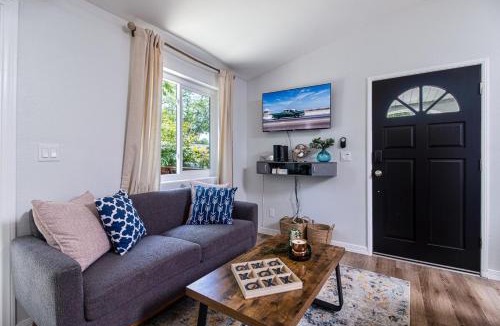 Whittier House | Mi Casita-Bungalow Vacation Home