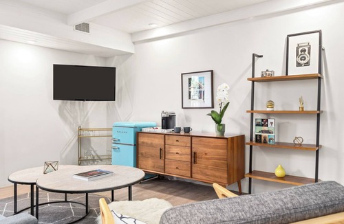 Old Las Palmas House | Mid-Century King + Pool | Old Las Palmas | The Weekend