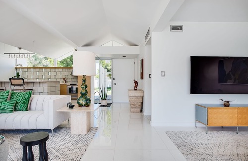 Araby Condo | Mid-Century Modern Gem in Iconic Barry Berkus Community – Park Imperial South