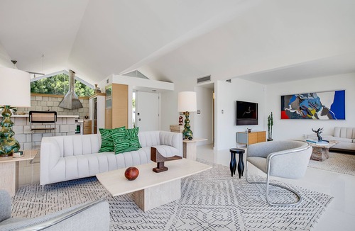 Araby Condo | Mid-Century Modern Gem in Iconic Barry Berkus Community – Park Imperial South