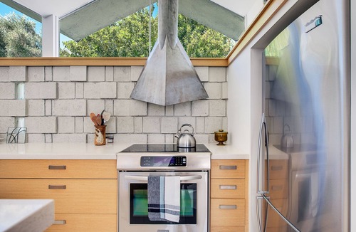 Araby Condo | Mid-Century Modern Gem in Iconic Barry Berkus Community – Park Imperial South