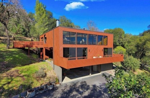 Green Valley House | Mid century modern, w/pool, 30 min to Napa.