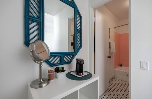 Desert Park Estates Hotel | Mid-Century Studio Pool + Sauna | Mins to Dining | Monkey Tree Hotel
