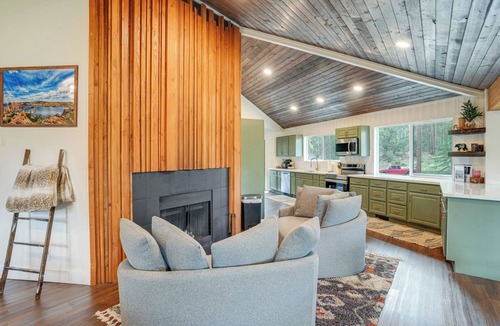 Iron Springs Cabin | Mid-Mod Mountain Cabin Near Thumb Butte Trails!