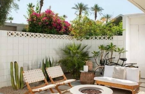 Araby House | Midcentury Perfection in Palm Springs