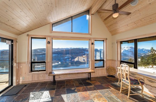 Truckee House | MilkyWay Lake Views! Air Conditioning, 3850SqFt, 3 Story, Game Room + HOA Amenities