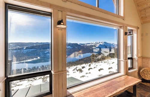 Truckee House | MilkyWay Lake Views! Air Conditioning, 3850SqFt, 3 Story, Game Room + HOA Amenities