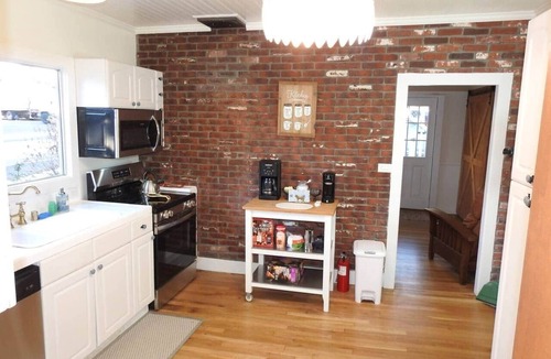 Julian House | Miners Choice 3 Bedroom on Main St TV WIFI Piano