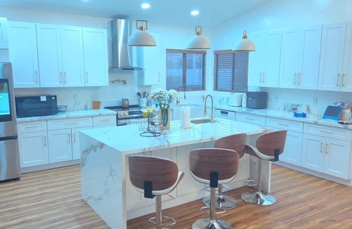 Greater Corona Village House | Mini Mansion with 5-bedroom, Jacuzzi, pool, basketball court welcoming Chandler