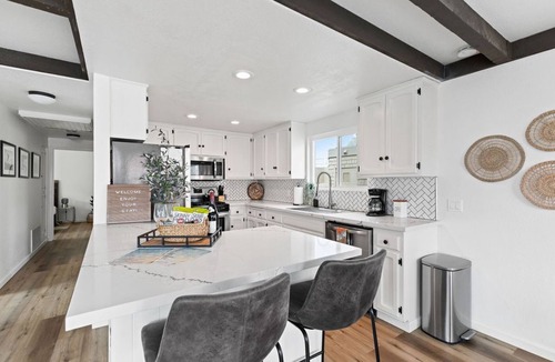South Mission Beach Condo | Mission Beach gem, steps to the sand! 3br/2 ba
