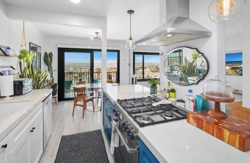 Mission Hills Apartment | Mission Hills 2BR | City Views & Covered Parking