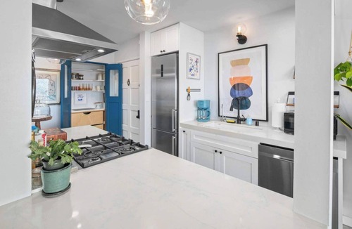 Mission Hills Apartment | Mission Hills 2BR | City Views & Covered Parking