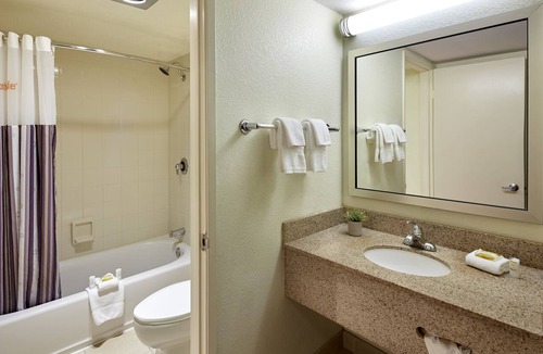 Mission Valley Hotel | Mission View Inn & Suites San Diego Sea World - Zoo