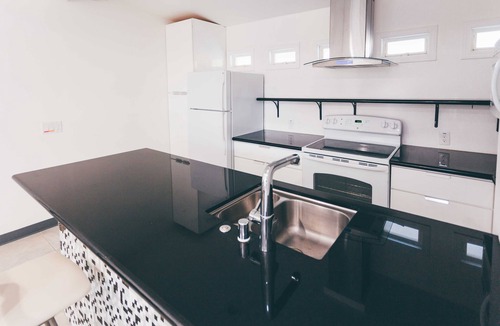 Arden-Arcade House | Modern 1 BR Sacramento Guest House Close to Everything