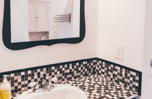 Arden-Arcade House | Modern 1 BR Sacramento Guest House Close to Everything