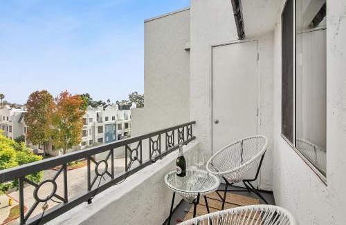 University City Apartment | Modern 1BD in La Jolla Mountain City Views Free Parking