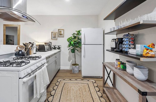 Downtown Los Angeles House | Modern 1BD w/Gated Parking, Laundry, AC, Fast Wifi, – Near USC