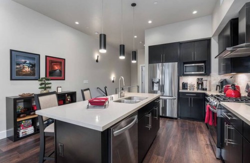 Downtown Reno House | Modern 1BR 1.5B with Tesla Outlet Availble