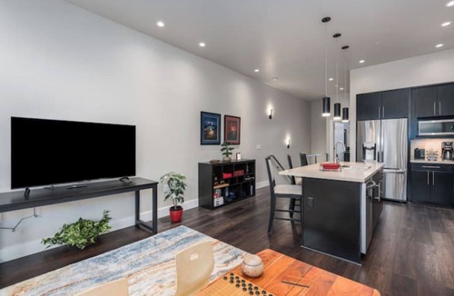 Downtown Reno House | Modern 1BR 1.5B with Tesla Outlet Availble