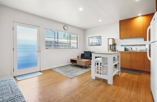 Lucerne - Higuera Apartment | Modern 1BR Retreat in the Heart of Culver City