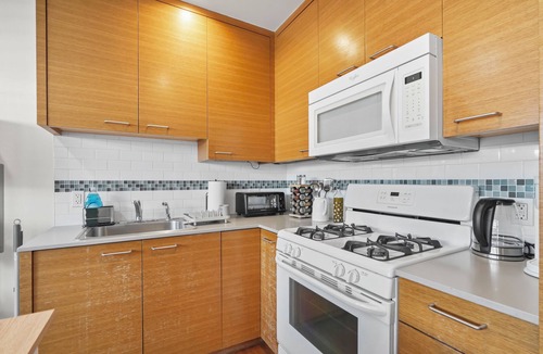 Lucerne - Higuera Apartment | Modern 1BR Retreat in the Heart of Culver City