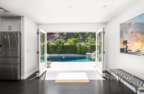 The Bird Streets House | Modern 3 Bedroom Villa with Pool & Hot Tub