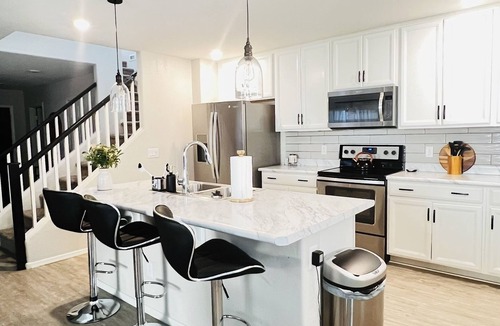 Sycamore Farms House | Modern 3 Br, 2.5ba desert villa