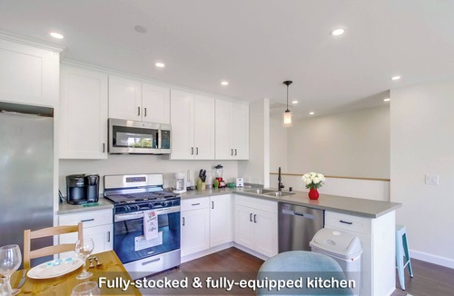 National City House | Modern 3-BR 3-Bath Home w Balcony Views, 2-car Parking, Near Beach & Gaslamp