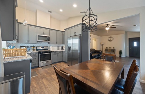 Southwestern Sacramento House | Modern 3BR Home in South Sac - Patio - Parking