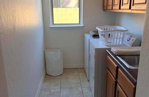 Prescott House | Modern 4 bedroom 3.5 bath house with 2 Primary Bedrooms. CLOSE to EVERYTHING!