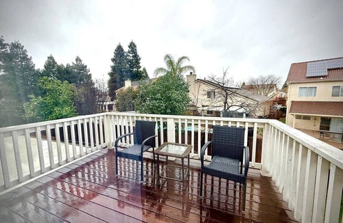Spanos Park House | Modern 5 Bedrooms Getaway in Stockton, CA
