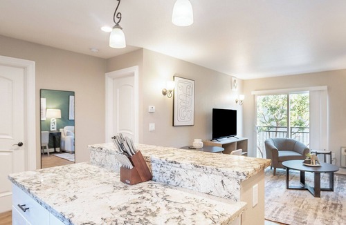 Centerville Apartment | Modern Apartment in Prime Location (ID8203X92)