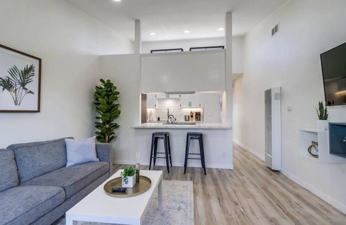 Pacific Beach House | Modern Apartment Near It All !