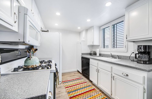 Canyon Corridor Apartment | Modern condo with mountain view, private balcony, pools