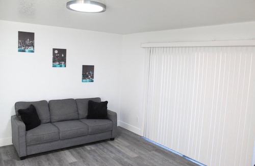 Stockton Apartment | Modern Cozy Apartment
