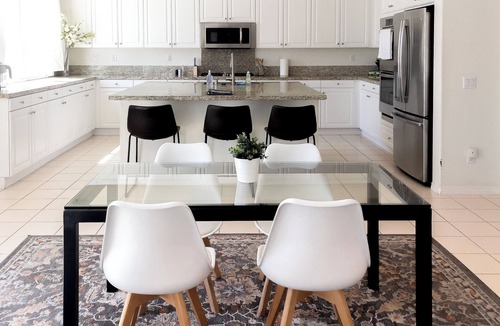Mira Loma House | Modern Deluxe Family Home near Goose Creek