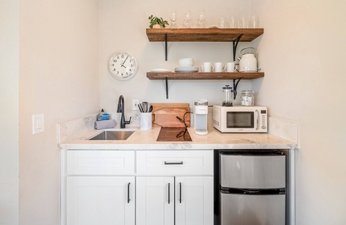 East Village House | Modern downtown home with fast WiFi, central AC, washer/dryer - near the ocean