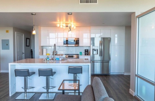Smart Corner Condo | Modern Downtown SD Apartment Stunning City Views