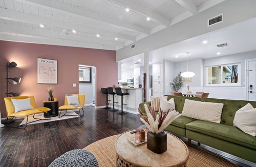 Encino House | Modern Encino Retreat- Book Now!