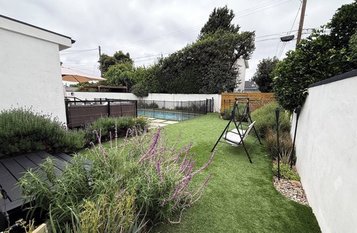 Van Nuys House | Modern Family-Friendly Retreat w/Backyard Oasis + BBQ Near Studios & Beaches