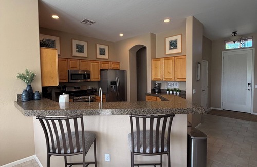 Island at Ocotillo House | Modern Golf Course/Water View House with Hot Tub - 3 Bedroom - 2 King Mattresses