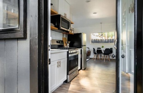 Concord House | Modern Guest House w/2 Bedroom & 1bath