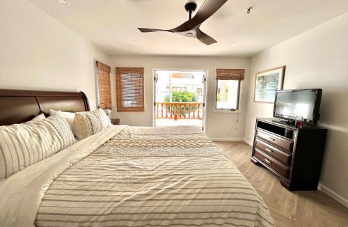 Avalon Villa | Modern Hamilton Cove Villa w/golf cart