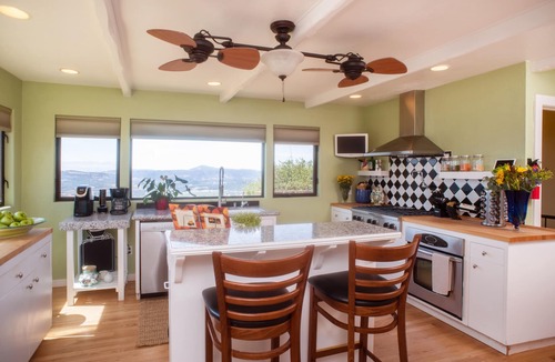 Glen Ellen Villa | Modern Italian Villa with Infinity Pool & Panoramic Views