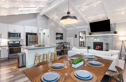 Crestline House | Modern Lake Home near Arrowheads, 3-bedroom house with Hot Tub in Crestline